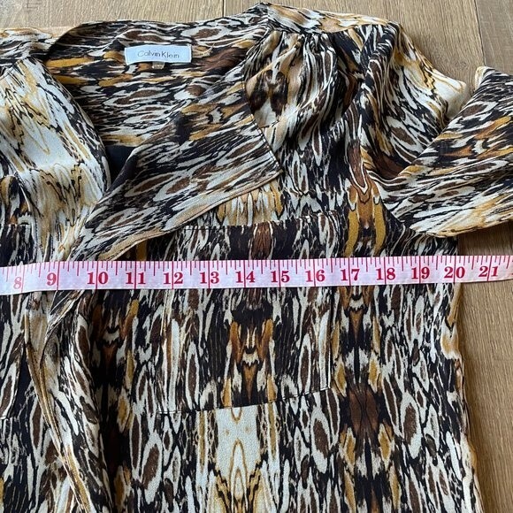 Calvin Klein Animal Print Ruffle V-Neckline Blouse Women's Long Sleeve (Size S) - Picture 11 of 14